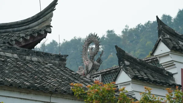 Las Viejas Arquitecturas Chinas Hechas Por Los Ladrillos Decoradas Con —  Fotos de Stock