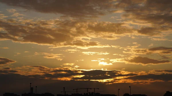 Den Vackra Solnedgången Utsikt Med Färgglada Moln Och Himmel Staden — Stockfoto