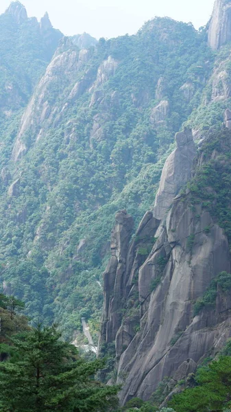 Beautiful Mountains Landscapes Green Forest Erupted Rock Cliff Background Countryside — Stock Photo, Image