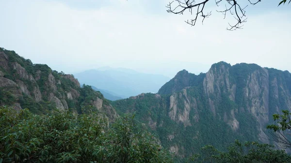 Beautiful Mountains Landscapes Green Forest Erupted Rock Cliff Background Countryside — Stock Photo, Image