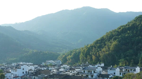 Hermosa Vista Tradicional Del Pueblo Chino Con Arquitectura Clásica Los —  Fotos de Stock