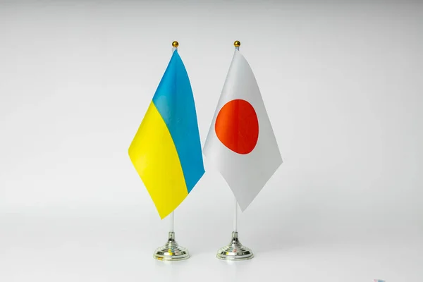 ウクライナと日本の国旗を背景に ロイヤリティフリーのストック画像