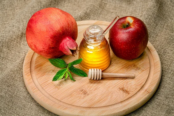 Rosh Hashanah Pomegranate Apple Honey Traditional Food Jewish New Year — Stock Photo, Image