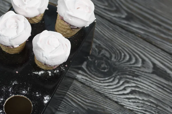 Marshmallow Buatan Sendiri Marshmallow Dalam Wafel Cone Meja Untuk Membuat — Stok Foto
