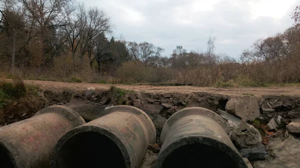 Betonové Odpadní Potrubí Proudy Vody Protékají Betonovými Trubkami Znečištěná Vodní — Stock fotografie