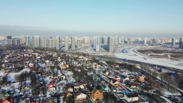 城市街区 私人部门的现代多层建筑 冬天的城市景观 空中摄影 — 图库视频影像