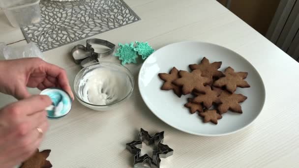 Woman Works Food Coloring Prepares Icing Decorating Gingerbread Nearby Gingerbreads — Stock Video