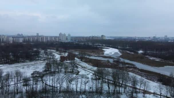 Flight Snow Covered City Park Amphitheater Stones River Visible Aerial — стоковое видео