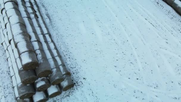 Flying Snowy Field Straw Bales Stacked Traces Agricultural Tillage Visible — Wideo stockowe