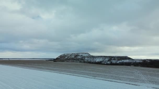 Flying Snowy Field City Dump Visible Covered Snow Mothballed Waste — Stok video