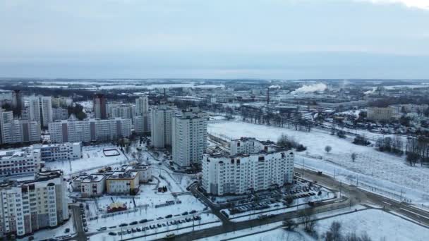 Flying Suburban Park City Blocks Visible Winter Cityscape Aerial Photography — стоковое видео