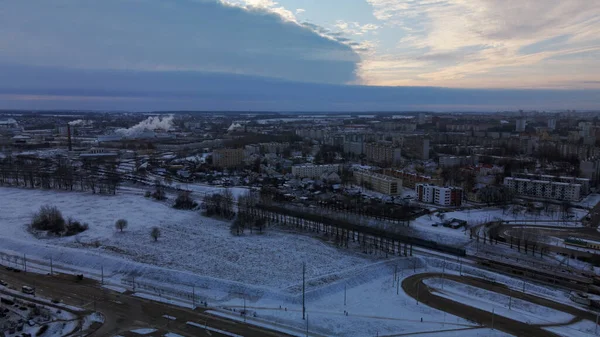 Політ Заміському Парку Міські Квартали Видно Зимовий Міський Пейзаж Аерофотозйомка — стокове фото