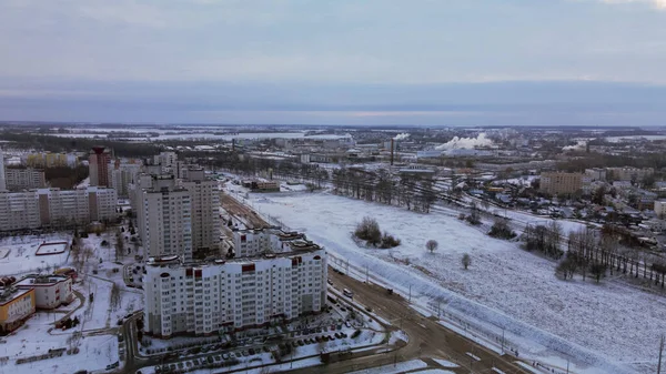 Політ Заміському Парку Міські Квартали Видно Зимовий Міський Пейзаж Аерофотозйомка — стокове фото