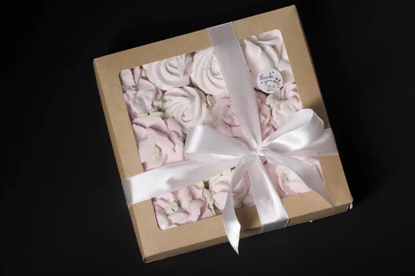 Homemade Marshmallow Gift Box Tied Ribbon Tied Bow Black Background — Foto de Stock