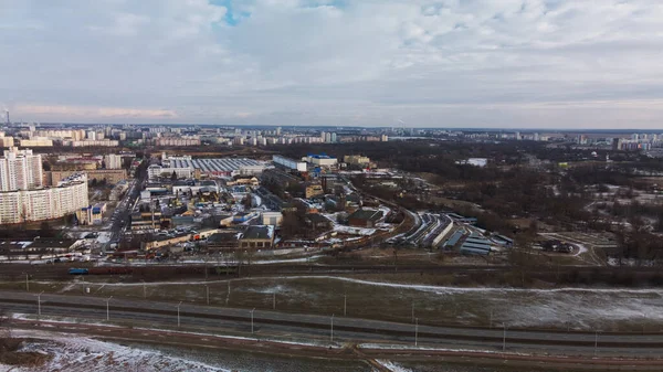 Полет Окраине Города Земля Покрыта Снегом Аэрофотосъемка — стоковое фото