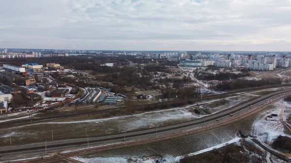 Şehrin Kenar Mahallelerinde Uçuş Kar Dünyayı Kapladı Hava Fotoğrafçılığı — Stok fotoğraf