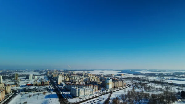 城市街区 现代多层建筑 冬天的城市景观 空中摄影 — 图库照片