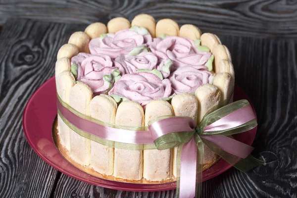 Pastel Con Galletas Savoiardi Rosas Malvavisco Atado Con Cinta Cinta — Foto de Stock