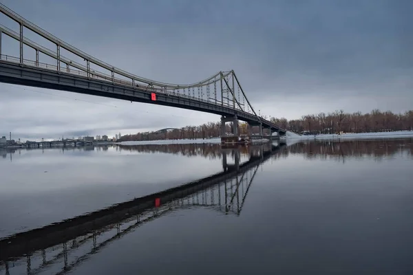 Киев Пешеходный Мост Через Днепр — стоковое фото