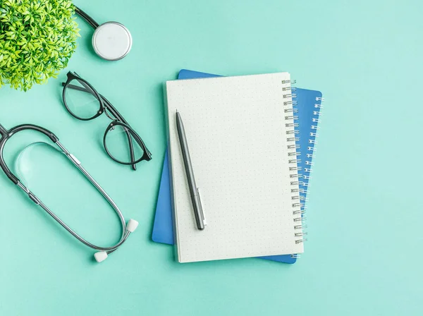 Open Notebook Pen Glasses Green Hospital Background Flat Lay Top Stockfoto