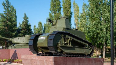 Bir kaidede M-tipi tank