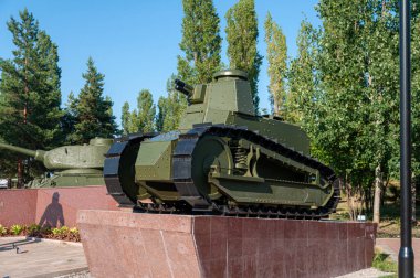 Bir kaidede M-tipi tank