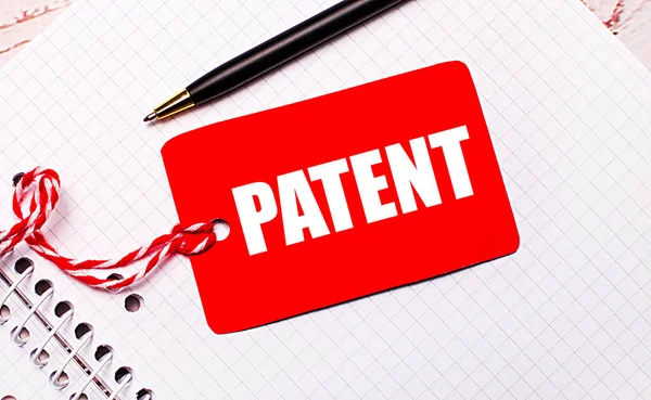 Bílém Notebooku Černé Pero Červená Cenovka Provázku Textem Patent Royalty Free Stock Obrázky