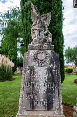 Şeytanı, mezarlığı, Santanyi 'yi, Mallorca' yı, Balear Adalarını, İspanya 'yı yenen baş melek Aziz Mikail