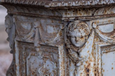 Alfred Corneau 'nun Fransız atölyesi Palma Mezarlığı, Mallorca, Balearic Adaları, İspanya' daki demir cenaze anıtı.