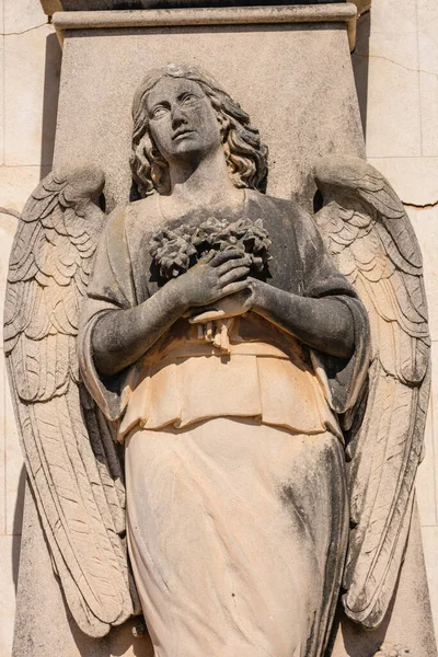 天使と十字架による葬儀 サカネル ポーによる彫刻 Jaime Burguera Garau カンポス墓地 マヨルカ島 バレアレス諸島 スペイン — ストック写真
