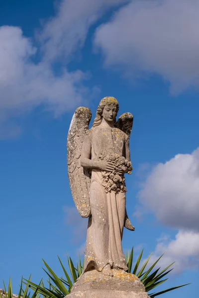 Ангел Над Погребальным Памятником Мигеля Матаро Кладбище Llucmajor Майорка Балеарские — стоковое фото