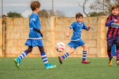 Futbol, partido de pre-benjamin C.E Espanya-Poblense, Llucmajor, Mallorca, İspanya