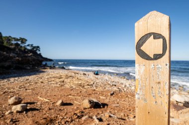 Playa de Son Bunyola, senderismo en Volta des General, Paraje Natural de la Sierra de la Tramuntana, Banyalbufar, Mallorca, Balearic Adaları, İspanya