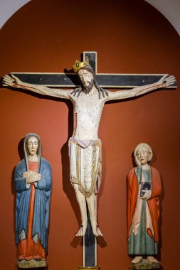 Dört çivinin İsa 'sı, polikrom ahşap oyma, Bizans Romaneski, 12. yüzyıl, Museo de la Caballada, Kutsal Teslis Kilisesi, Atienza, Guadalajara, İspanya