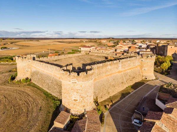 10世紀の他の城の遺跡上の16世紀の軍事建設 大聖堂デ カンポスの城 スペインのレオン城 — ストック写真