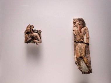 Libyalı bir mahkumu temsil eden fayans, 20. hanedanlık, Remeses III saltanatı, MÖ 1184-1153, Mısır El-Yahudiya, Britanya Müzesi koleksiyonu