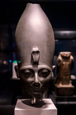 Firavun Tuthmosis III, yeşil siltstone, 18. hanedan, Tuthmosis hükümdarlığı, MÖ 1479-1425, Karnak, Teb, Mısır, British Museum koleksiyonu