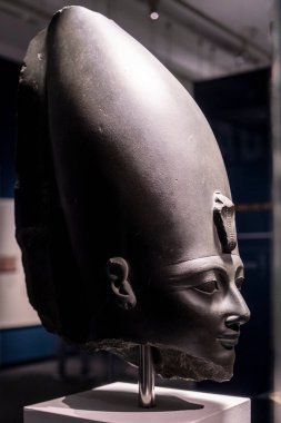 Firavun Tuthmosis III, yeşil siltstone, 18. hanedan, Tuthmosis hükümdarlığı, MÖ 1479-1425, Karnak, Teb, Mısır, British Museum koleksiyonu