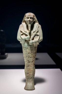 Nubia Kralı Aspelta 'nın Ushabti, faience, Napata dönemi, MÖ 593-568, Aspelta' nın mezarı, Nuri, Sudan, British Museum 'un koleksiyonu.