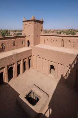 Kasba Amridil, 19. yüzyıl, M 'hamed Ben Brahim Nasiri için inşa edilmiş, üst katların merkez avlusu, ana ikametgah kasbah, Skoura, Ouarzazate Eyaleti, Fas, Afrika