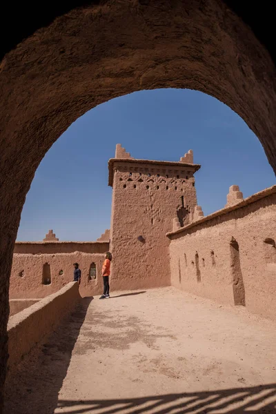 Kasba Amridil, 19. yüzyıl, M 'hamed Ben Brahim Nasiri için inşa edilmiş, üst katların merkez avlusu, ana ikametgah kasbah, Skoura, Ouarzazate Eyaleti, Fas, Afrika