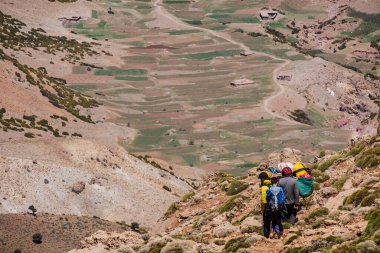 Timaratine, MGoun trek, Atlas sıradağları, Fas, Afrika üzerinden Azib Ikkis 'e giden patika.
