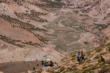 Timaratine, MGoun trek, Atlas sıradağları, Fas, Afrika üzerinden Azib Ikkis 'e giden patika.