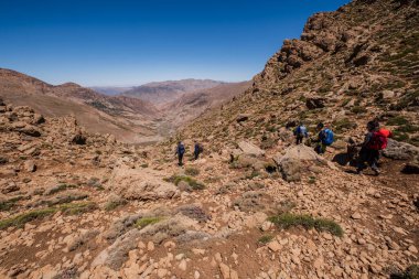 Timaratine, MGoun trek, Atlas sıradağları, Fas, Afrika üzerinden Azib Ikkis 'e giden patika.