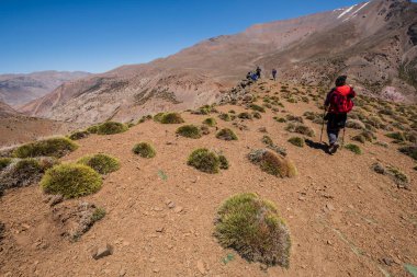 Timaratine, MGoun trek, Atlas sıradağları, Fas, Afrika üzerinden Azib Ikkis 'e giden patika.