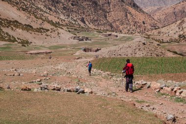 Patikadaki yürüyüşçüler, MGoun yürüyüşü, Ait Said, Atlas sıradağları, Fas, Afrika