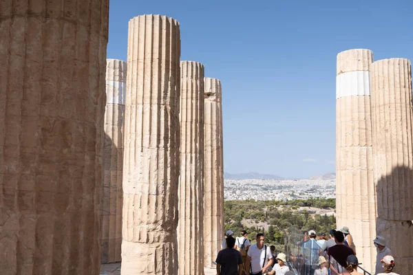 Some of the Athens Acropolis colums at the main entrance with a group of people coming in, capital of Greece. — Stock Photo, Image
