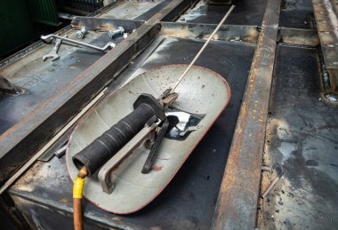 Ark kaynaklama araçlarının yakın çekim elektrot tutucu ve yüz kalkanı gibi.