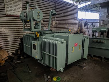 3 aşamalı transformatör tankı ve tüm parçalar.