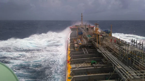 Navio Mercante Transportando Produtos Químicos Está Andamento Mar Mau Tempo — Fotografia de Stock
